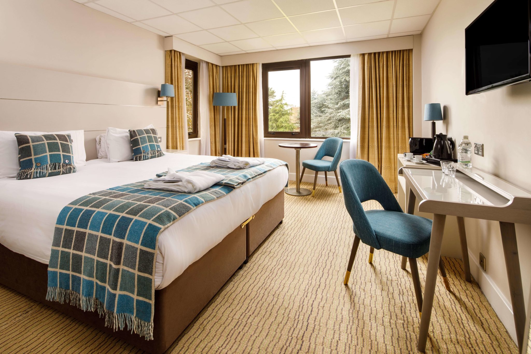 Mercure Hull Grange Park Hotel - privilege room img 1-min-min (1) Privilege room at Mercure Gloucester Bowden Hall Hotel