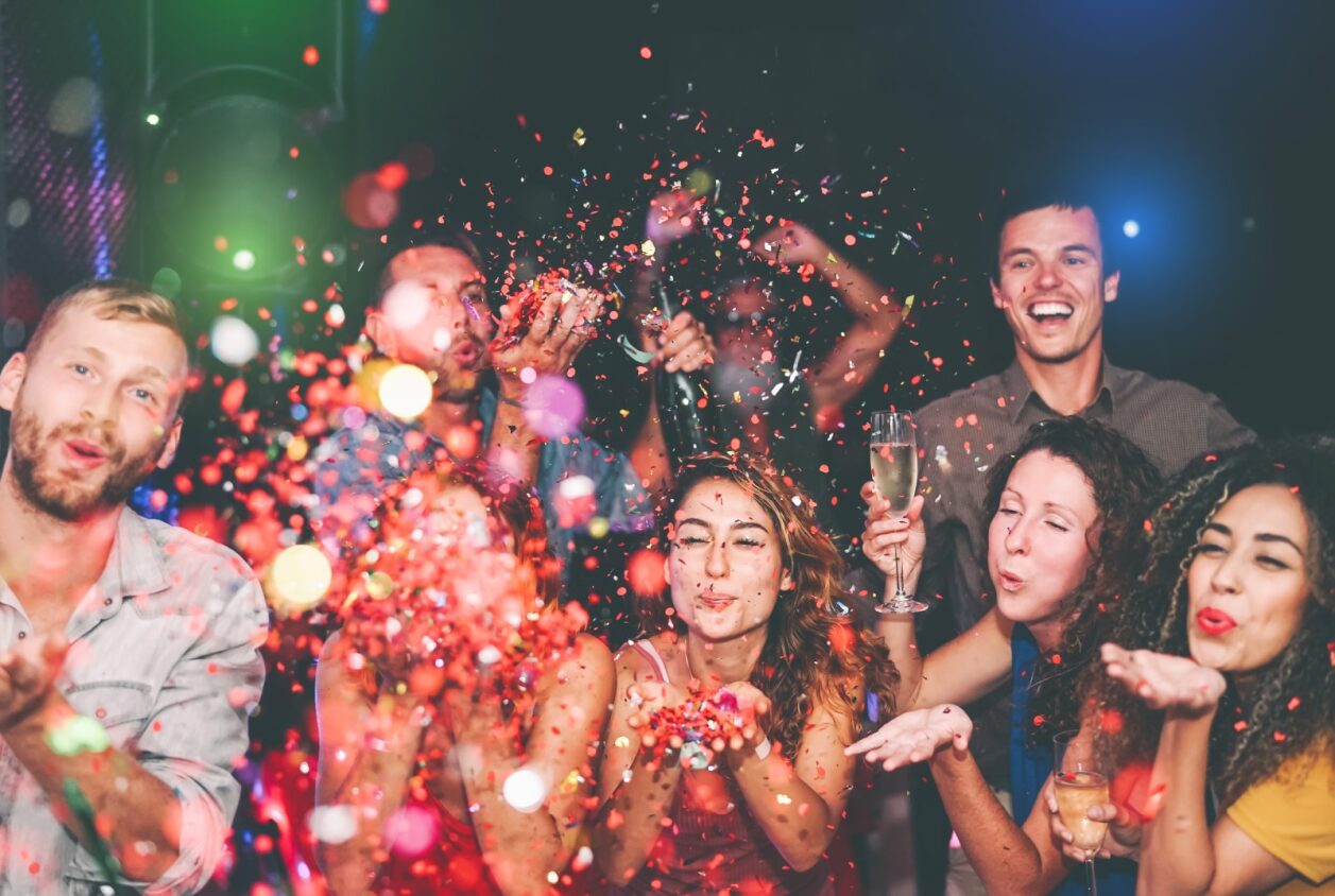 3d03ef96-0b33-42e3-a719-13d74e338e34 Work colleges partying